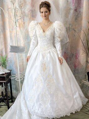 VTG 📌90s Lady Di Style Princess Wedding Gown w/ 54' Train 1000s of Beads, Lace